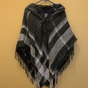 BRAND NEW NEVER Worn. Apt 9 sweater cape